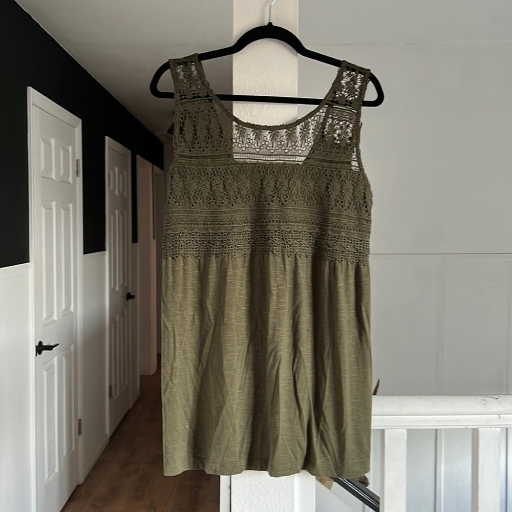 Maurices green tunic blouse with lace neckline tassel tie back size large NWT